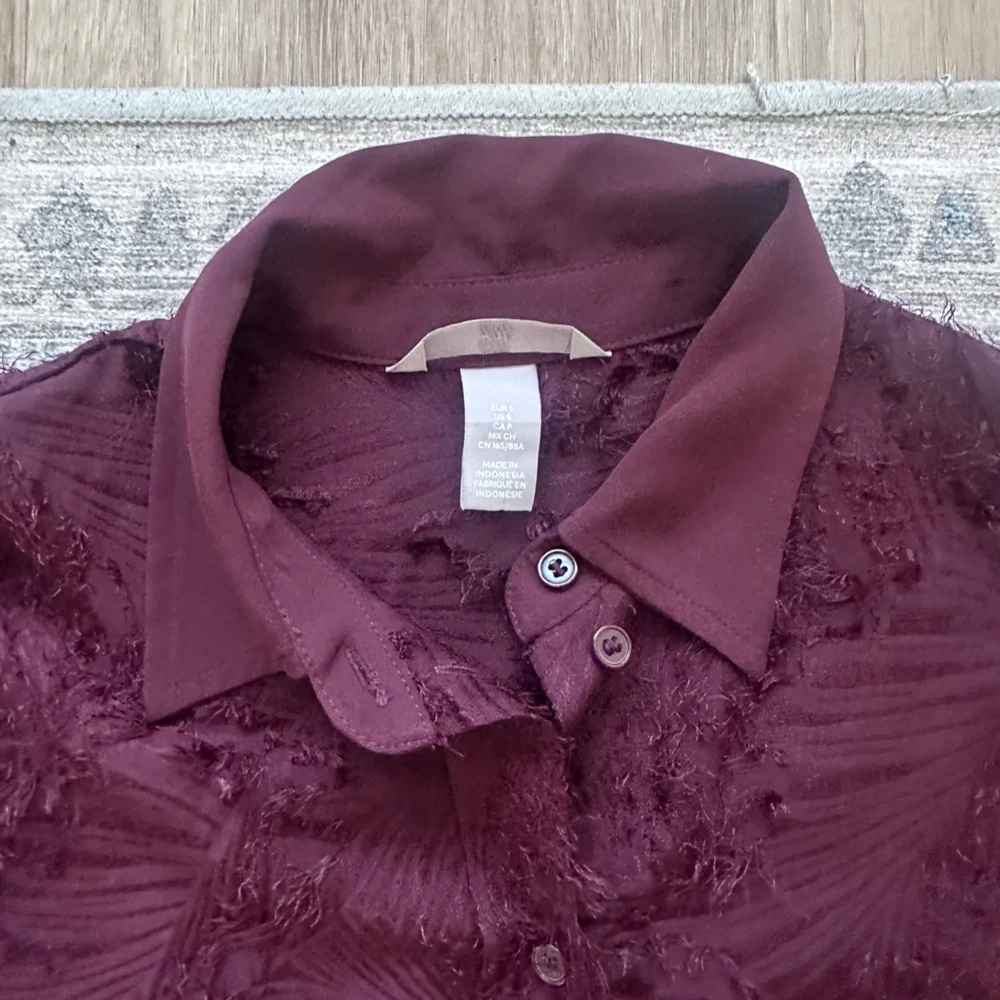 H&M Maroon Textured Blouse Size Small - Picture 2 of 4